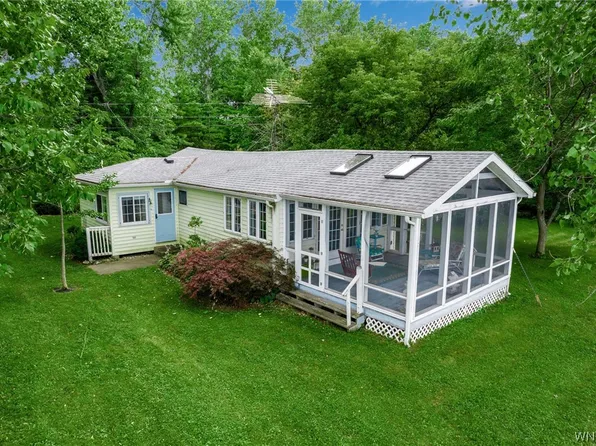 10925 Petrie Ln #33, Lyndonville, NY 14098