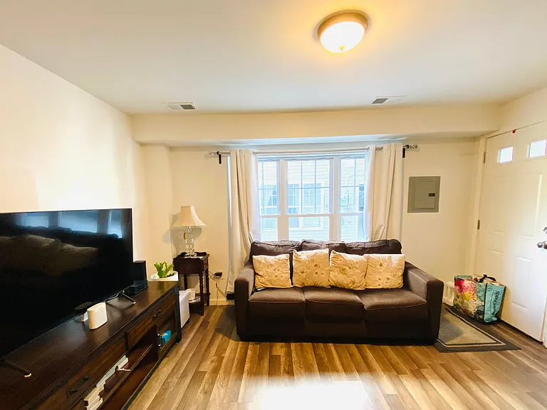 121 Benziger Ave #1 — Photo 4