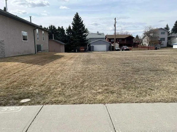 330 Parkview Est, Strathmore, AB T1P 1K8