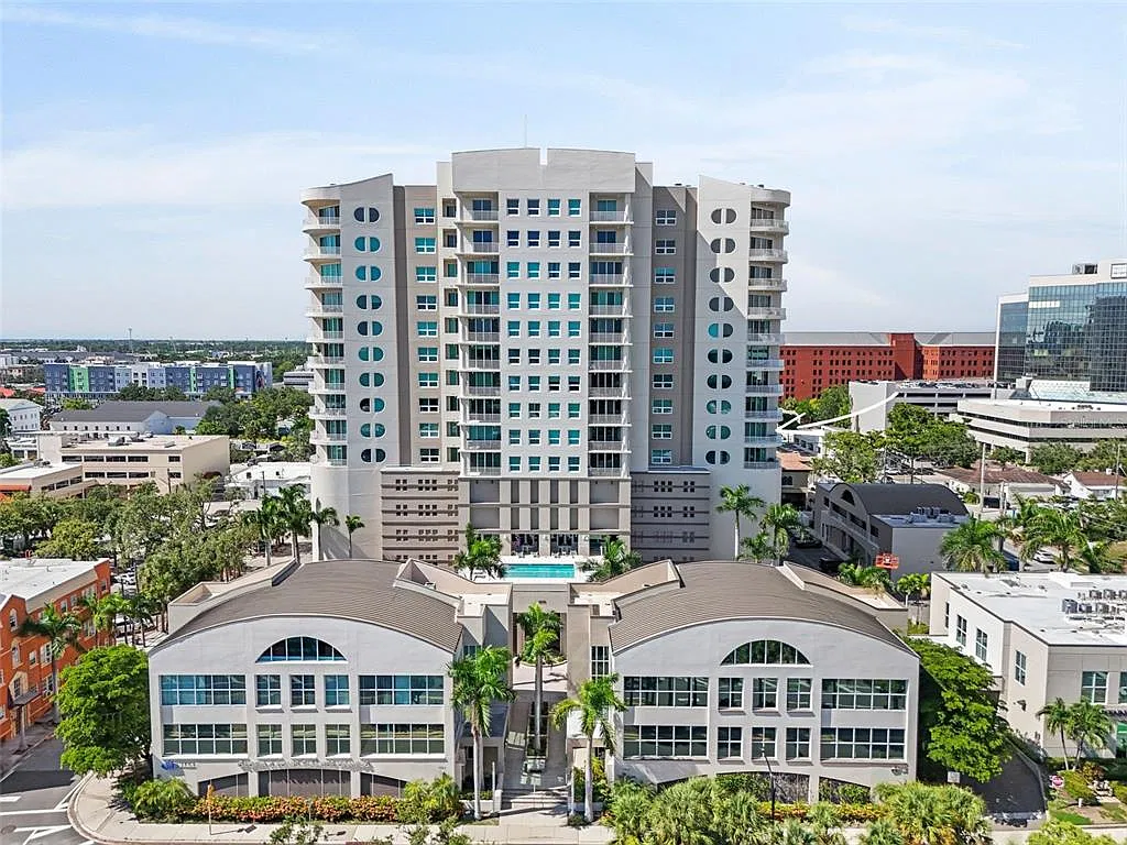 2 bed, 2.0 bath, 1735 sqft, $7,500 — Photo 2