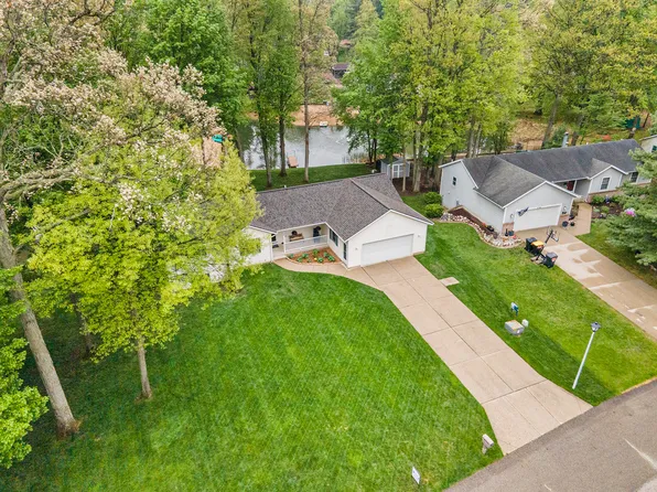 4754 Oak Lane Dr, Hudsonville, MI 49426