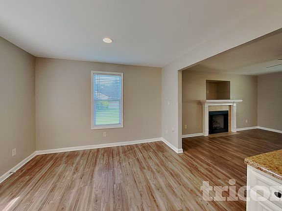 5th image of 175 Crownside Dr