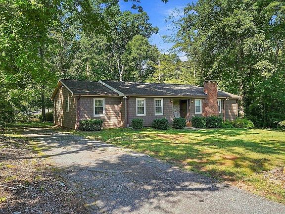 3rd image of 37 Wedgefield Dr