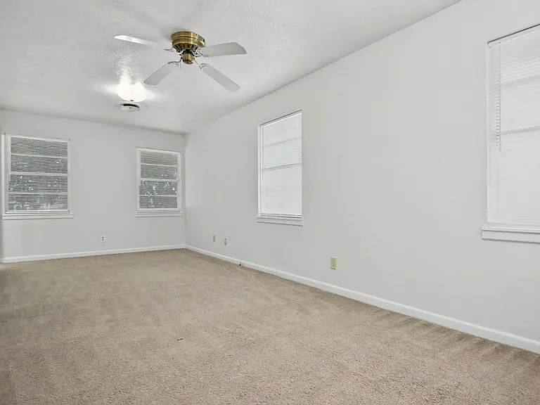 1306 Pine Dr — Photo 10