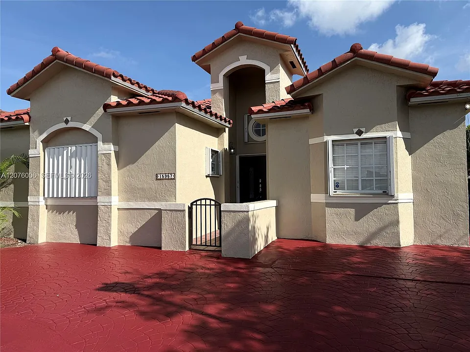 15957 SW 54th Ter