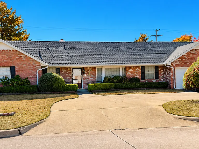 1802 Logan Dr — Photo 2