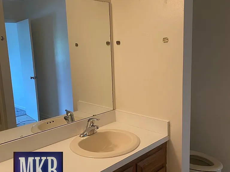 216 Dalewood Ave — Photo 10