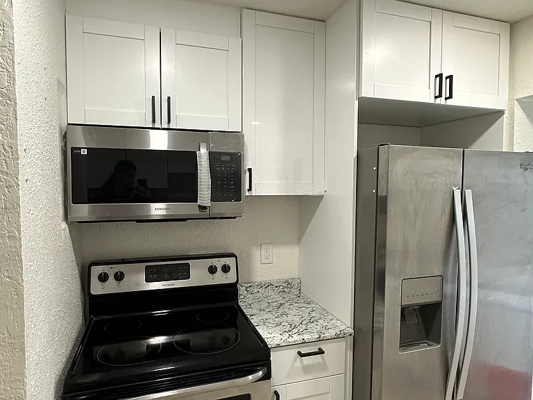 4306 E Clifton St — Photo 5