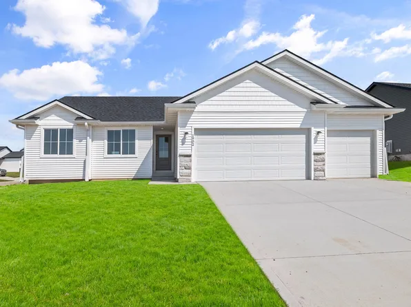 1902 E Clinton Pl, Indianola, IA 50125