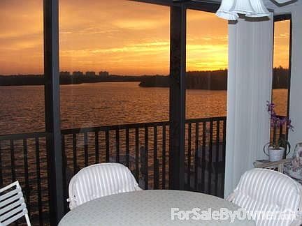 Beautiful sunrise, seen from lanai
						:
						And you should see a full moon shining on this bay.