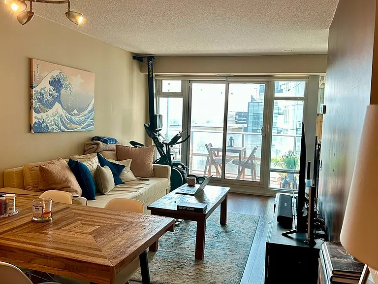2191 Yonge St #804 — Photo 3
