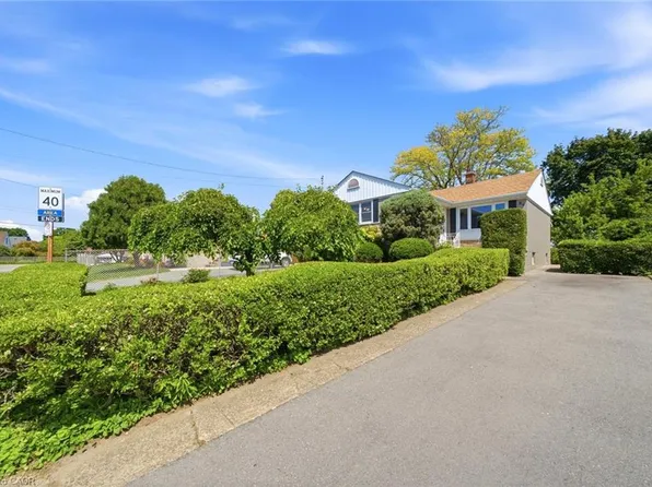 89 Charlotte St, Hamilton, ON L8K 4V3
