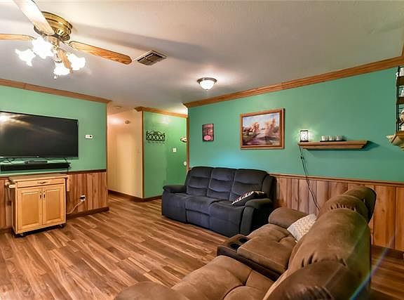 5th image of 724 Ponderosa Dr