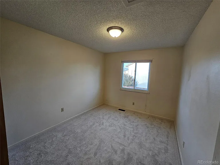 880 Crandall Dr — Photo 13