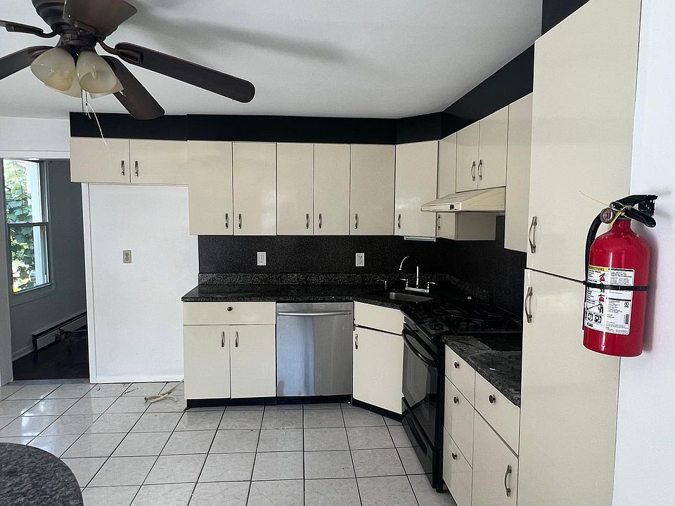 1st image of 187 Dewitt Ave Floor 2
