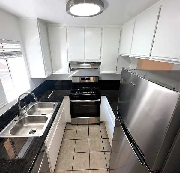 8722 Burton Way — Photo 4