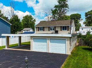 9326 Rivershore Dr, Niagara Falls, NY 14304