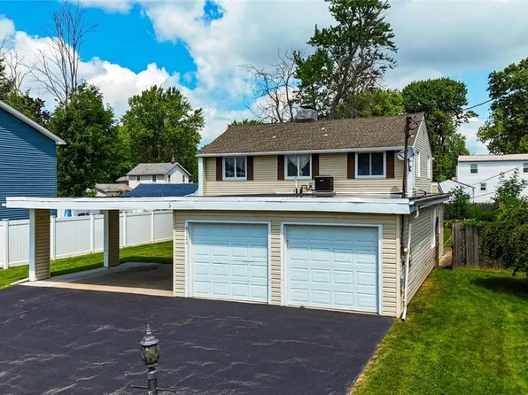 9326 Rivershore Dr, Niagara Falls, NY 14304