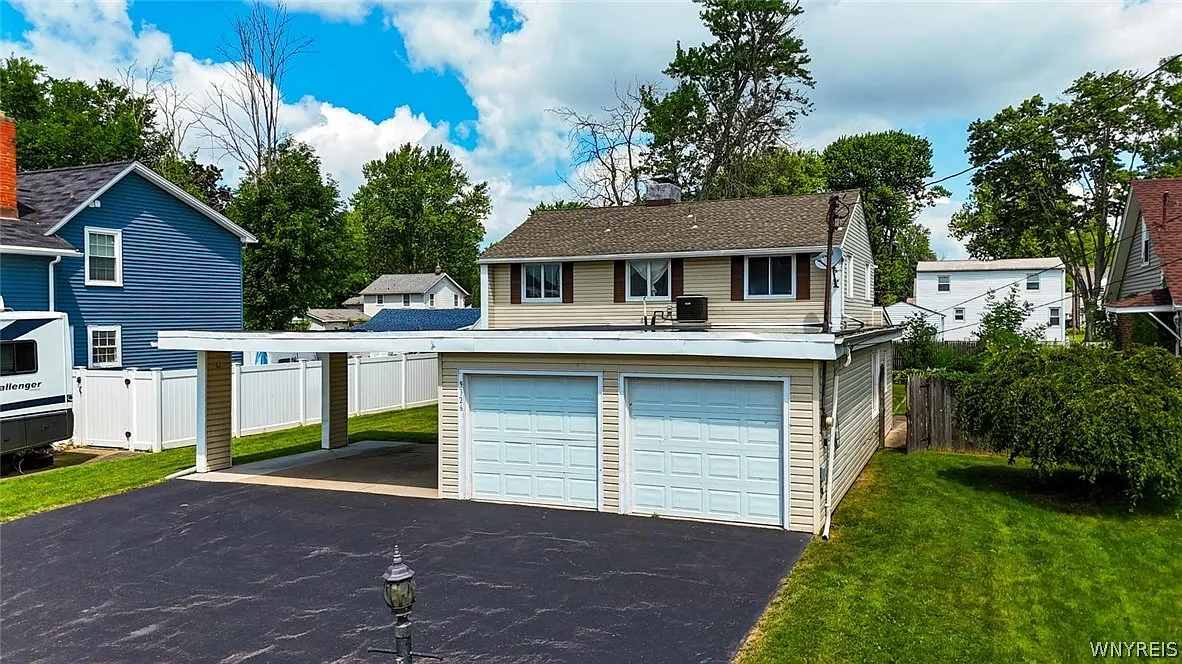 9326 Rivershore Dr photo 1