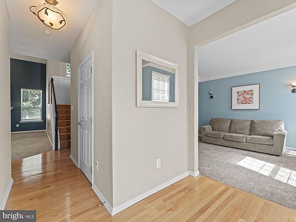 4th image of 415 Stockton Loop