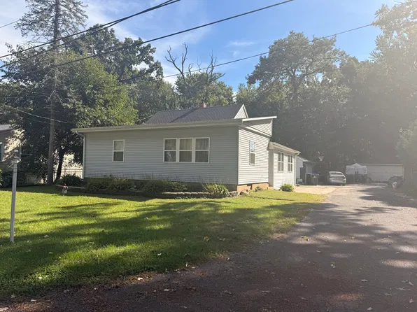 2203 Coolidge Ave, Johnsburg, IL 60051