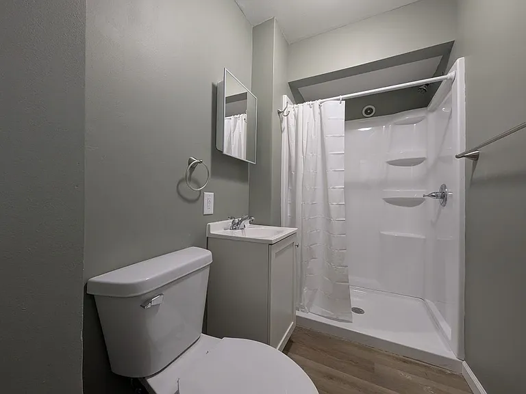 304 E Hill St — Photo 3