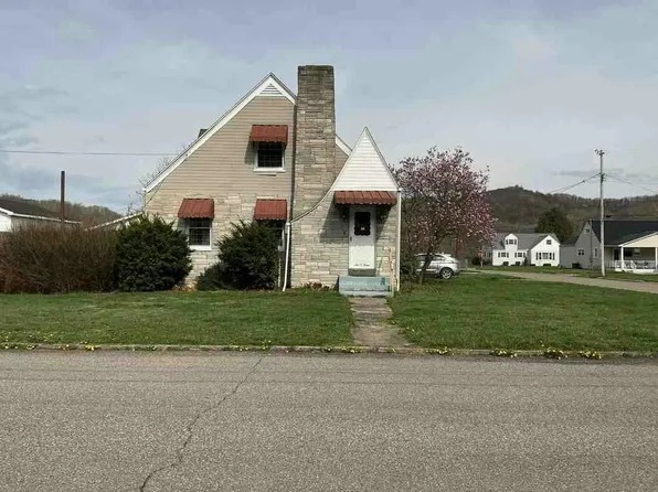 603 3rd Ave, Paden City, WV 26159