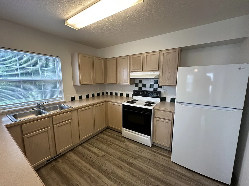 122 Davis Ave #202