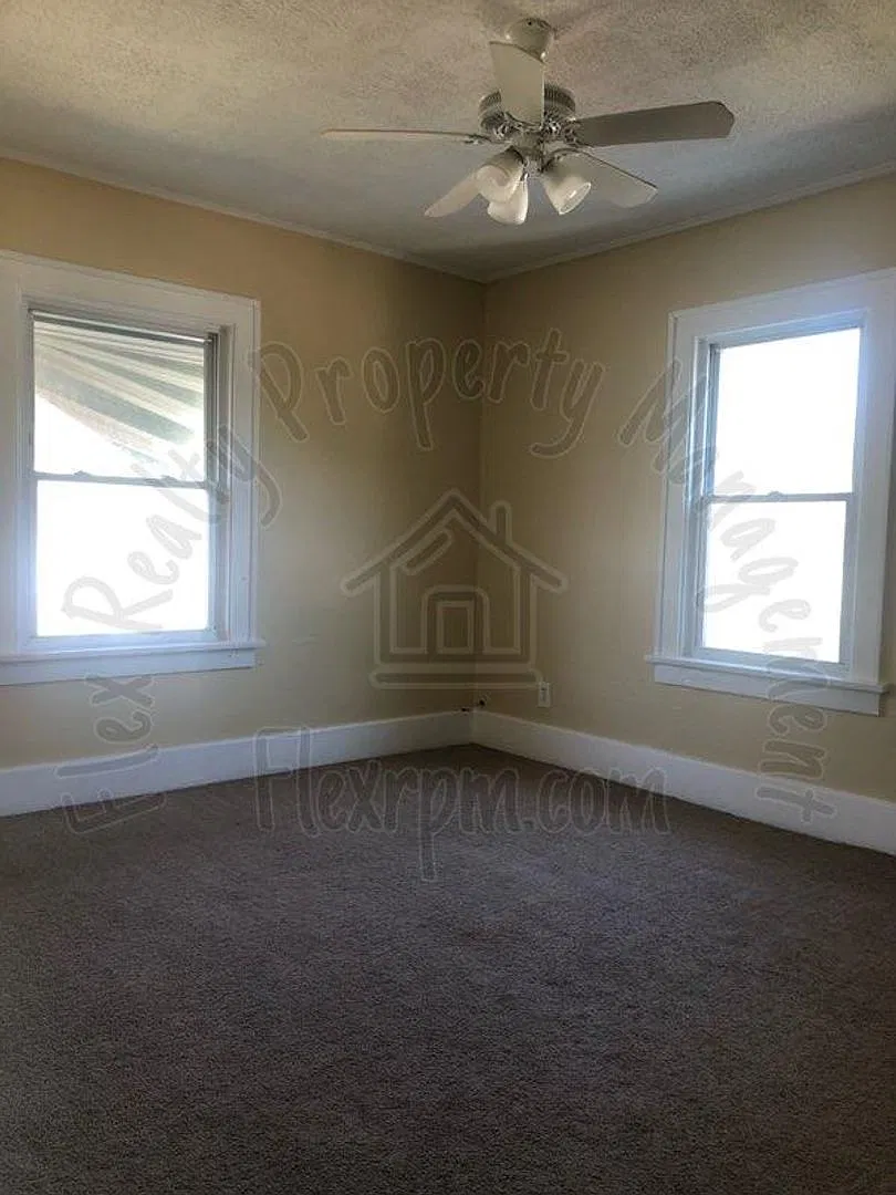 House for rent near the campus of UT — Photo 4