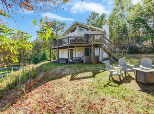 112 N Glade Ct, Long Pond, PA 18334