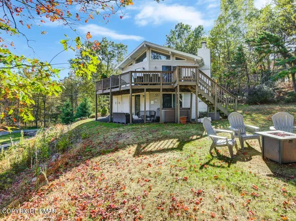 112 N Glade Ct, Long Pond, PA 18334