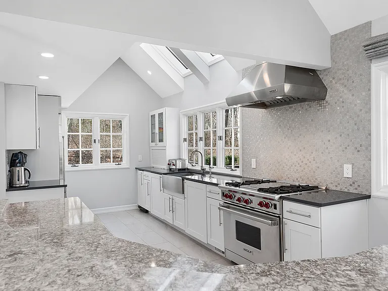 535 Old Sag Harbor Rd — Photo 16