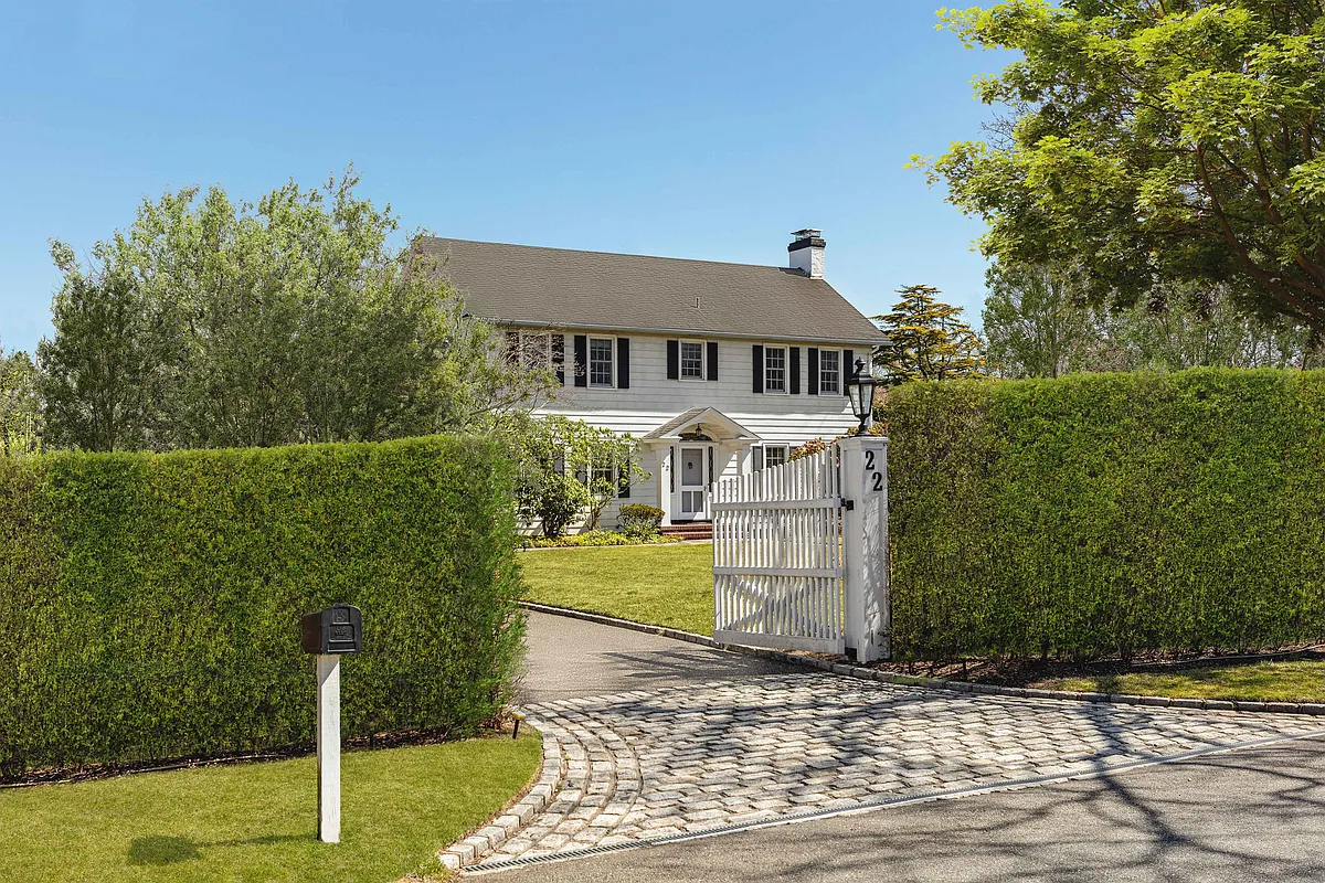 Building Photo - 22 Aspatuck Rd