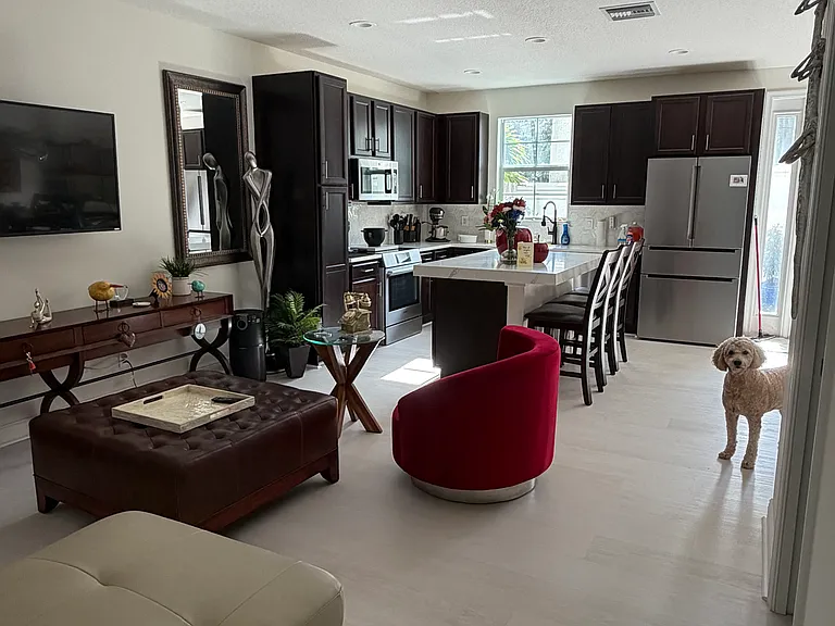 Waterside Cir — Photo 3