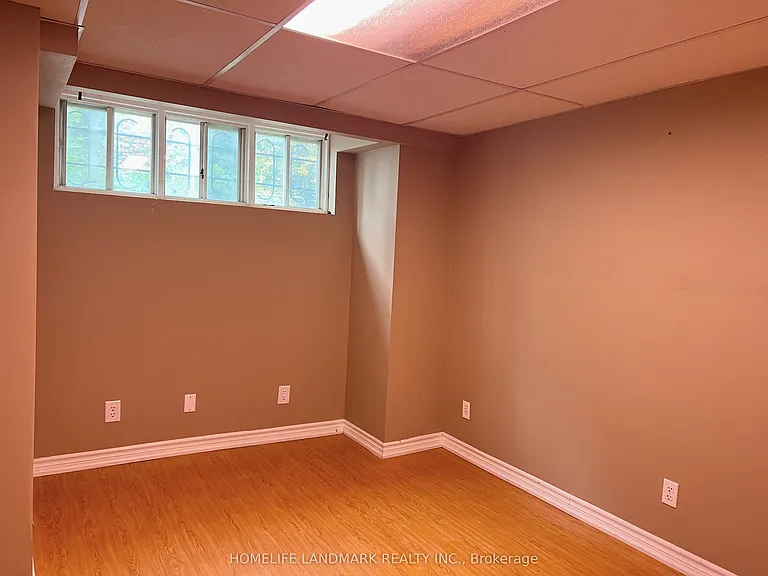 8 Lesskim Ct #BASEMENT — Photo 2