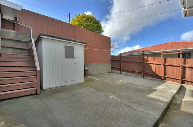 4 bed, 2400 sqft, $7,300 — Photo 3
