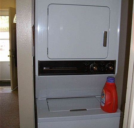 1028 Stackable washer/ dryer