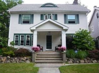 3131 Scarborough Rd, Cleveland Heights, OH 44118