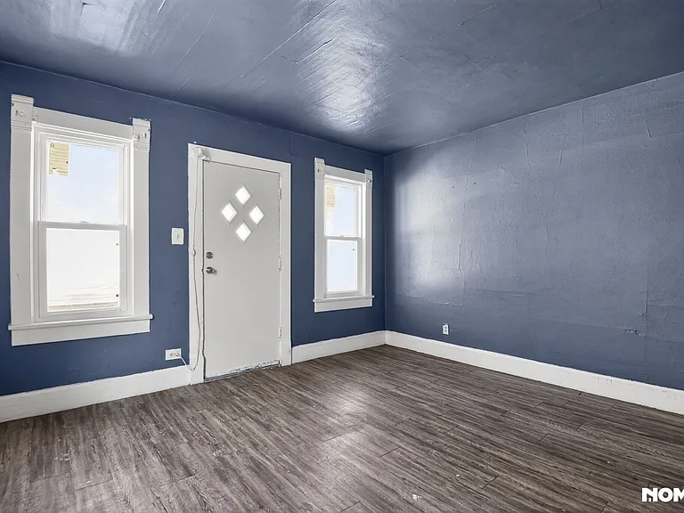 920 S Matthew St — Photo 7