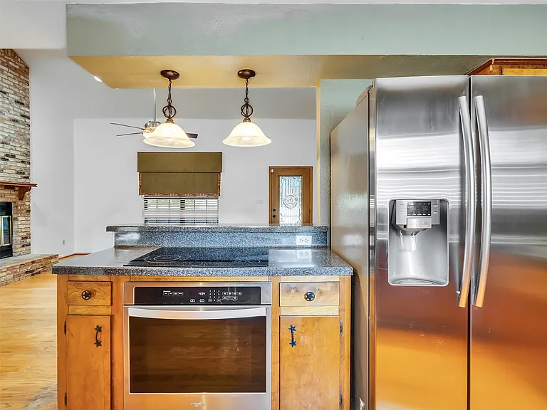 18085 Lake Dr E — Photo 15