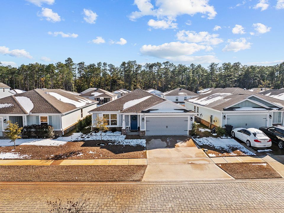 106 Cool Breeze Loop, Freeport, FL 32439 | Zillow