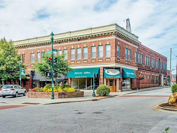 5th image of 443 N Main St #4