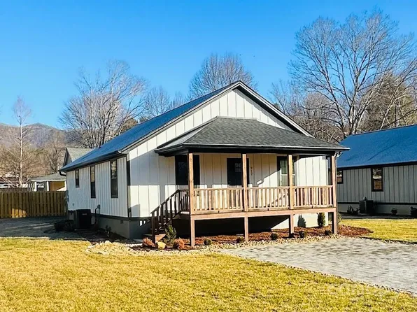 217 Flat Creek Rd, Black Mountain, NC 28711