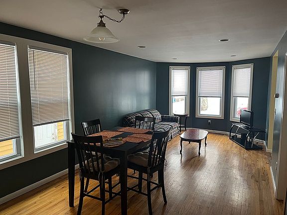3rd image of 17 Alden Ave