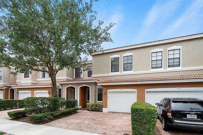 1st image of 174 W Astor Cir