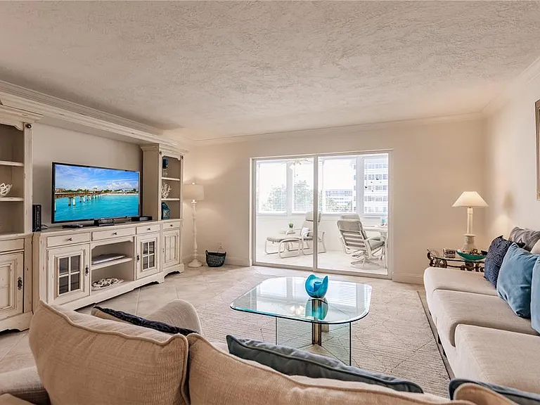 1055 W Peppertree Dr #405AA — Photo 14