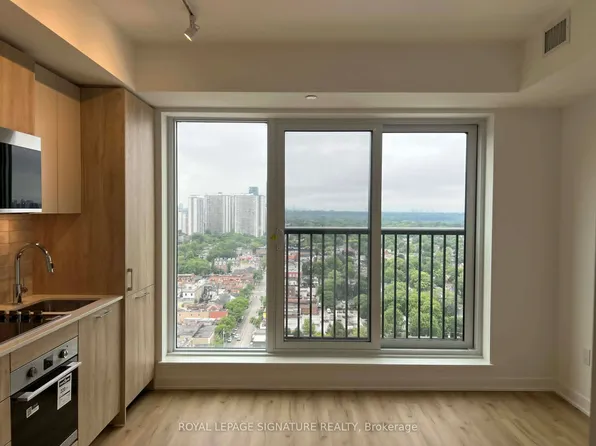 10 Oak St #2310, Toronto, ON M5A 0Z1
