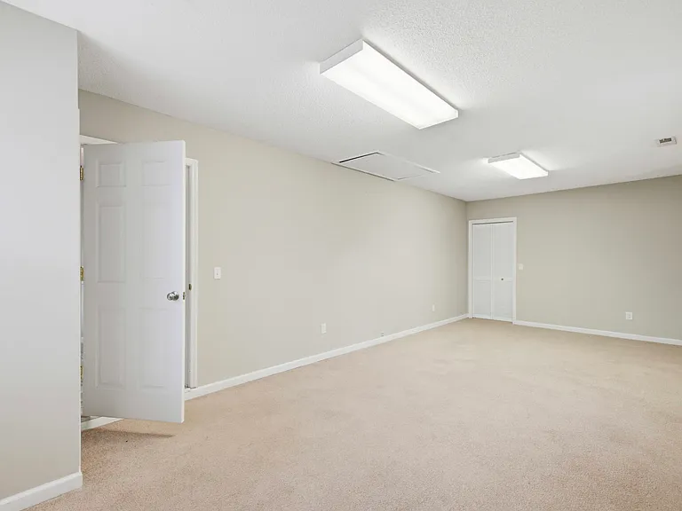 1860 Piper Dr — Photo 20