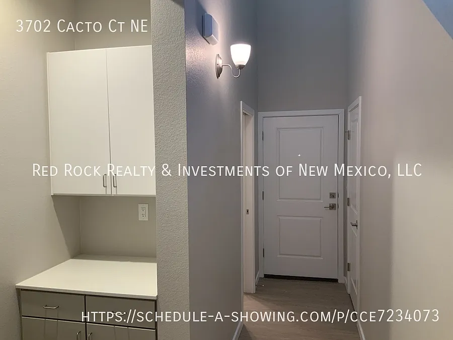 Luxury 3BR/2.5BTH Townhome in Rio Rancho! — Photo 3