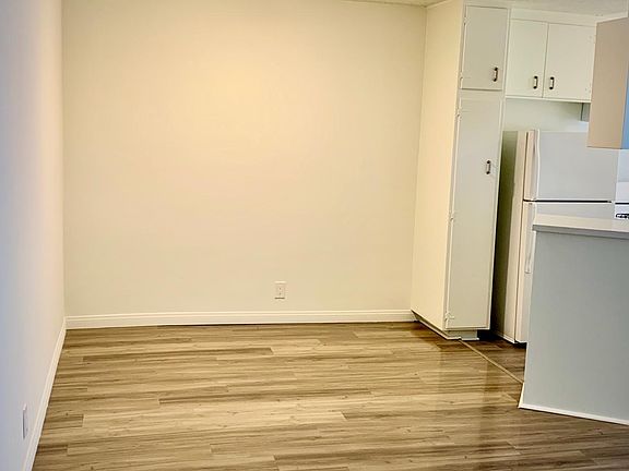 4th image of 924 N Stanley Ave